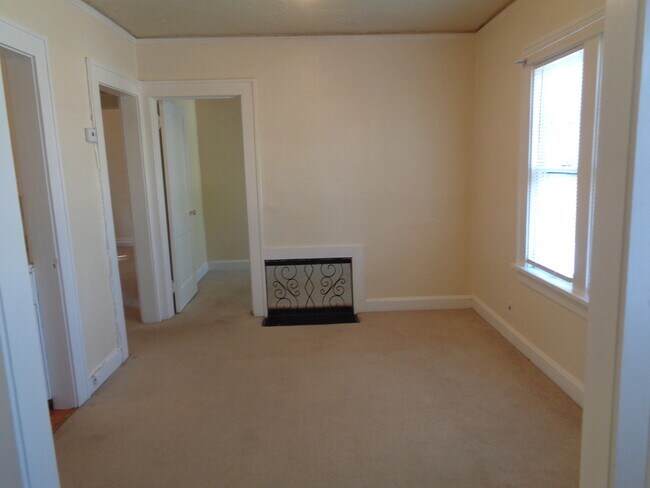 Building Photo - 104 Grand Duplex
