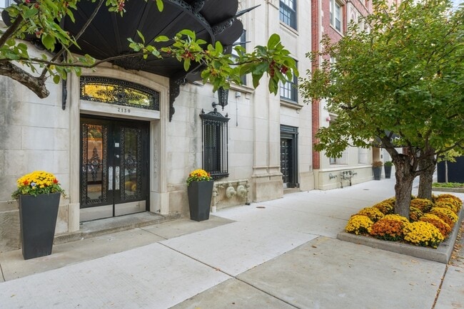 Foto del edificio - 2130 N Lincoln Park W