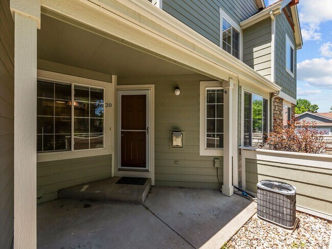 Building Photo - Beautiful 2 Bed 2.5 Bath Townhouse in SE F...