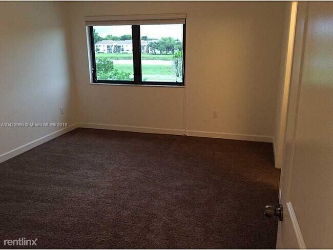 Foto del edificio - 4 br, 3 bath House - 460 NE 194th Ter