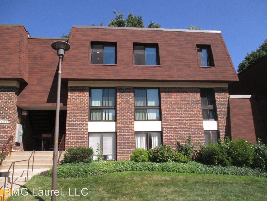 Primary Photo - 5243 W Running Brook Rd