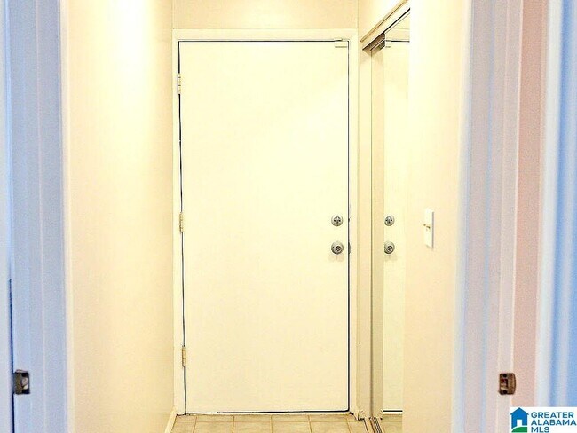 Foto del edificio - 1303 Woodland Vlg