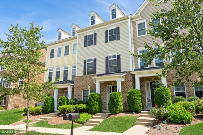 Building Photo - 335 Osona Ln