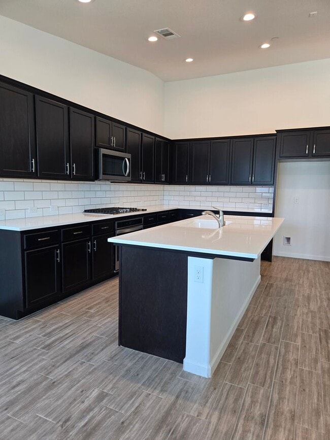 Building Photo - HIGHGATE 3 BED 2 BATH HOUSE RENTAL