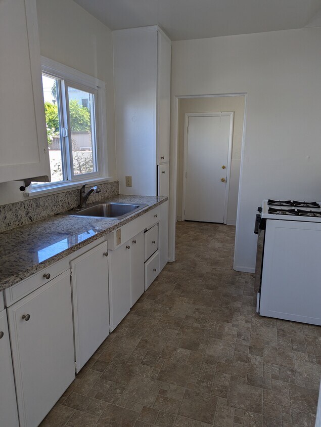 cocina remodelada - 612 Portola Ave