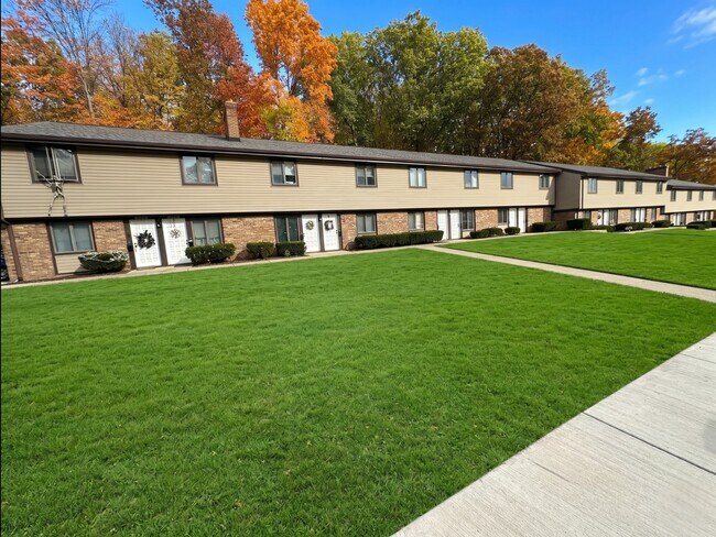 Building Photo - 2424-2452-2452 Echo Valley Dr