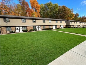 Building Photo - 2424-2452-2452 Echo Valley Dr