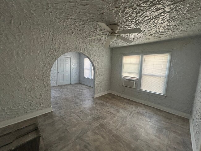 Dining room - 1307 N Lewis Pl