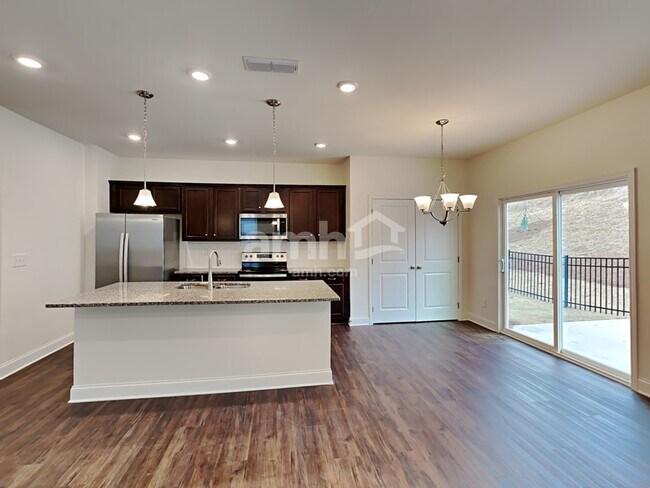 Foto del edificio - 492 Summit View Lane