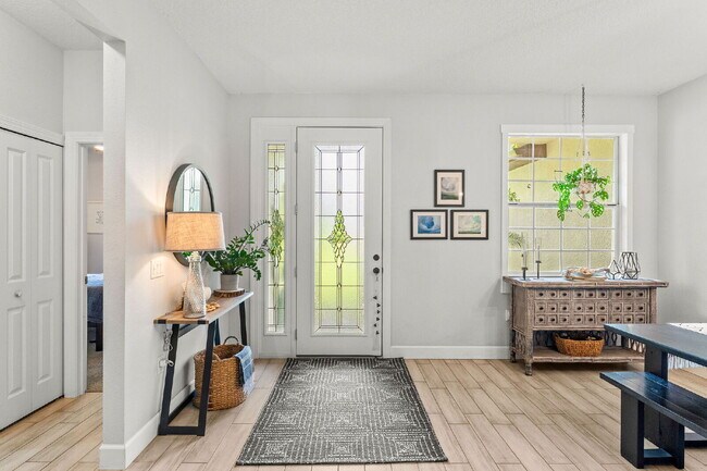 Foto del edificio - Charming 3-Bed with 2 Baths Oasis in St. C...