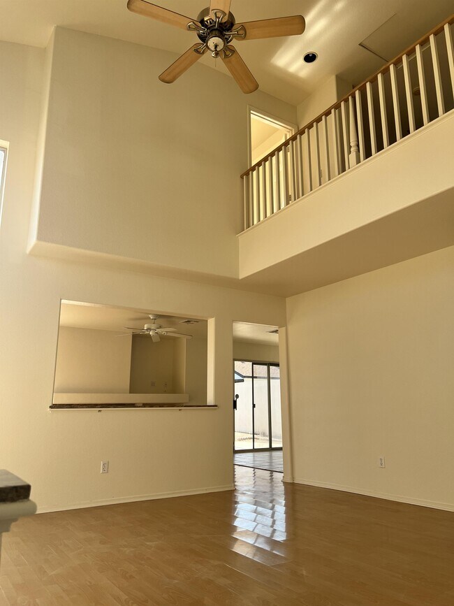 Foto del edificio - 7241 Steeple Ridge Dr