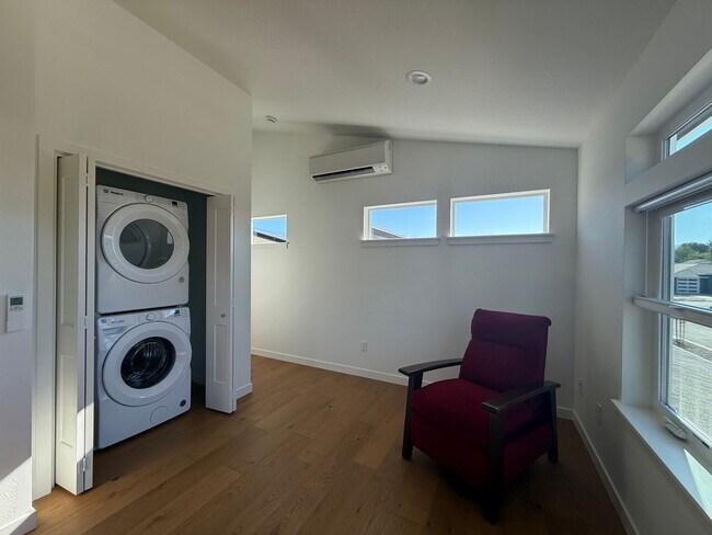 Foto del edificio - New Apartment in Central Ashland Location ...