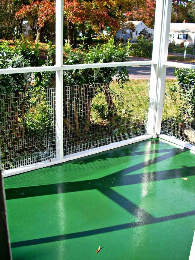 Foto del edificio - --AVAILABLE OCTOBER 30TH-- 2 BR / 1.5 BA W...