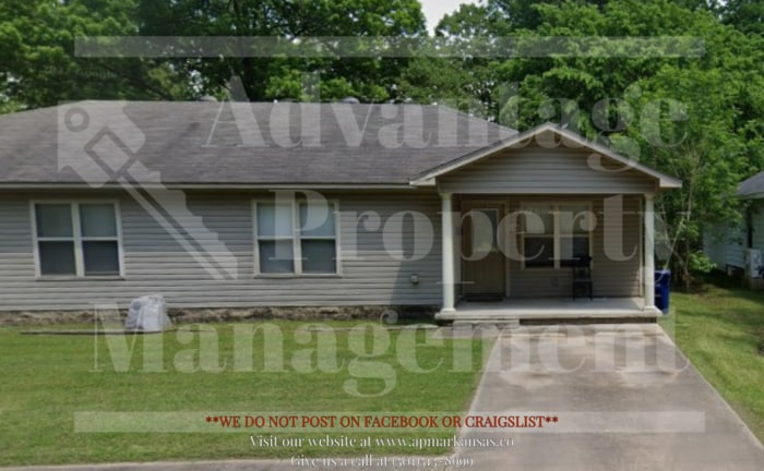 Primary Photo - 1136 N Ash St