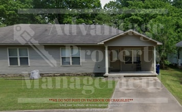 Building Photo - 1136 N Ash St