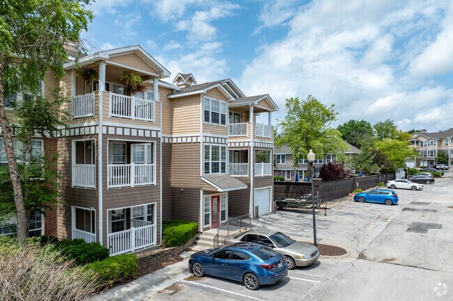 Foto del edificio - Steeplechase on Maple