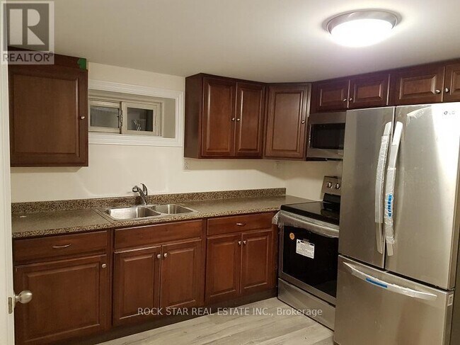 Photo du bâtiment - 324 E 33rd St