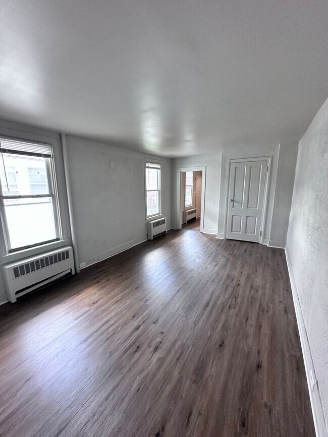 Foto del edificio - 587 W Princess St
