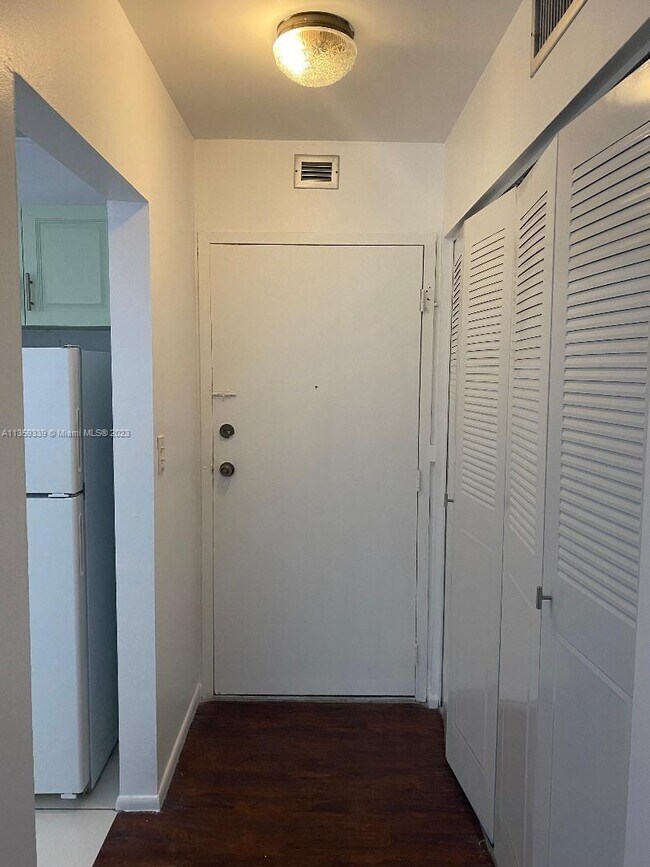 Foto del edificio - 1465 NE 123rd St