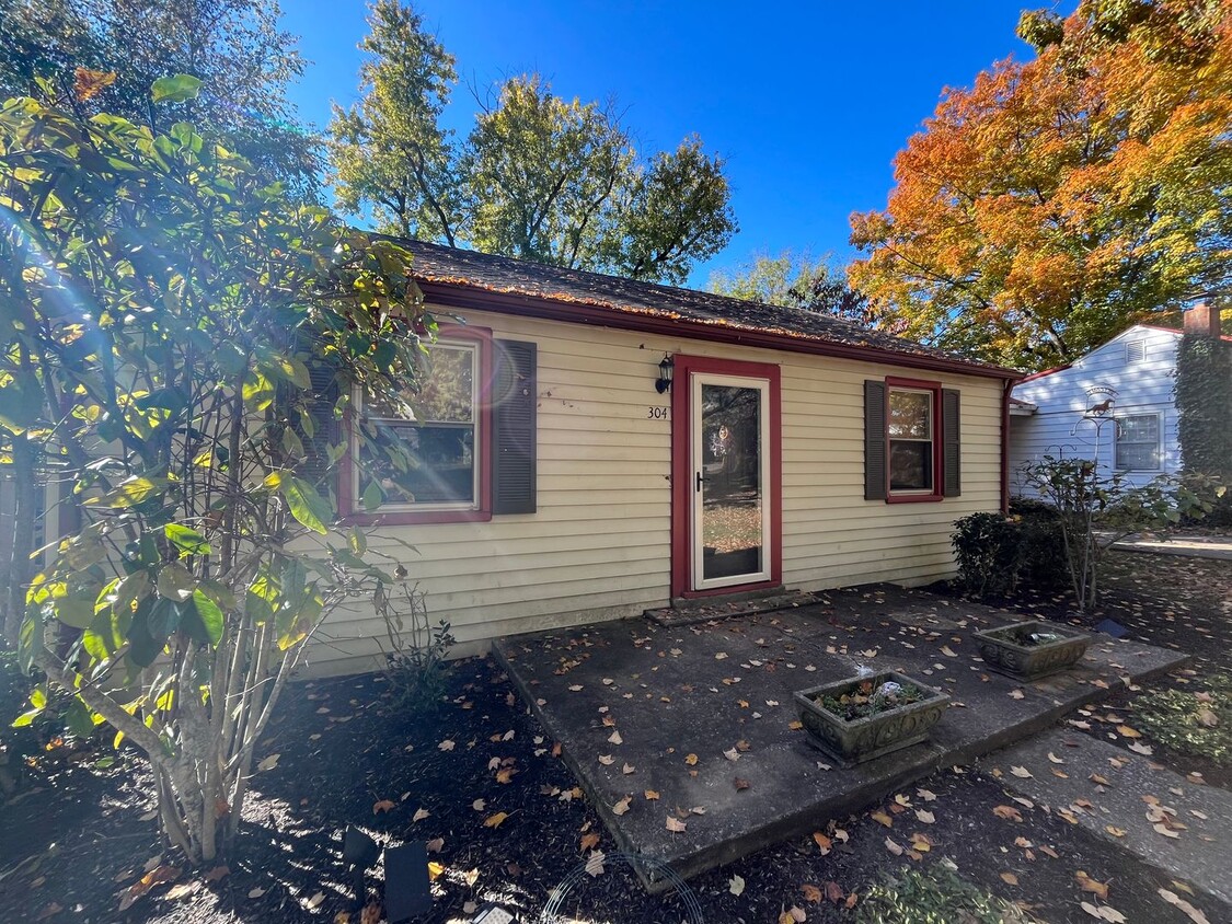 Charming 2 bedroom/ 1 Bath home minutes to Downtown Franklin, dog friendly, fenced yard - Charming 2 bedroom/ 1 Bath home minutes to Downtown Franklin, dog friendly, fenced yard