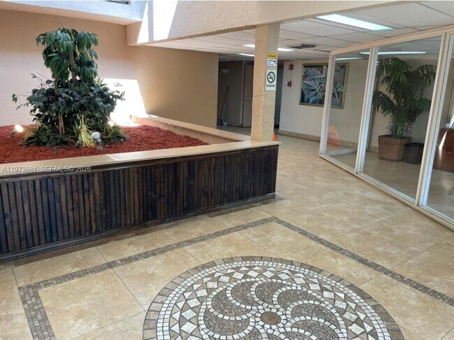 Foto del edificio - 10001 W Atlantic Blvd