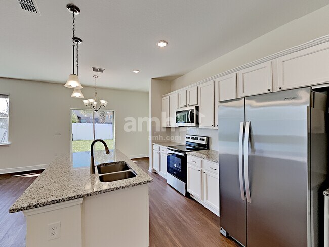 Foto del edificio - 1366 Celery Ave