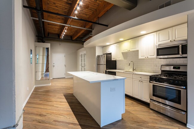 Foto del edificio - 1601 S Indiana Ave