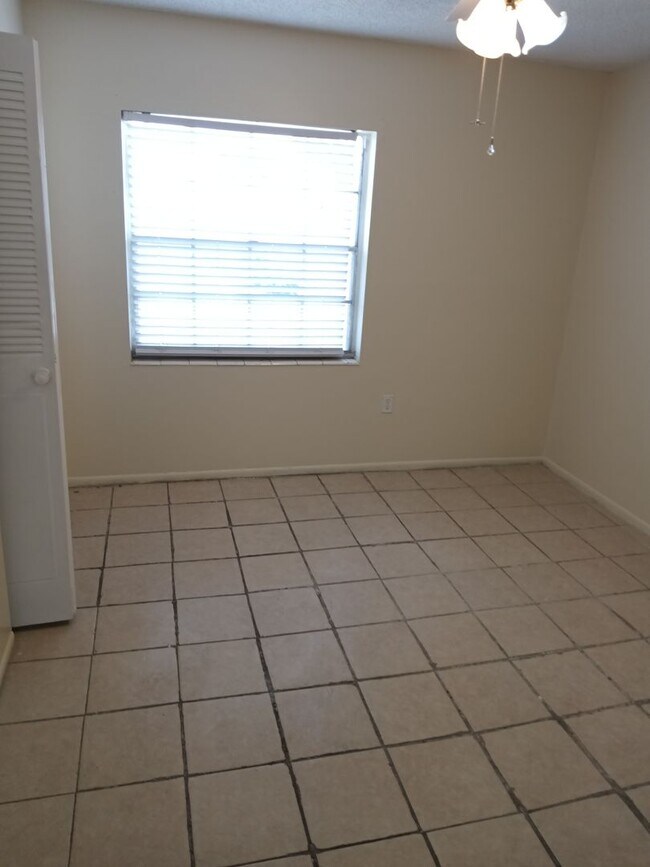 Foto del edificio - 2 Bedroom, 1.5 Bathroom Condo For Rent at 1404 Holden Ave Orlando FL 32839