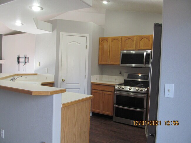 Building Photo - 2064 E Meadow Wood Dr