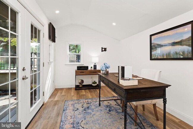 Foto del edificio - 710 Fishburn Rd