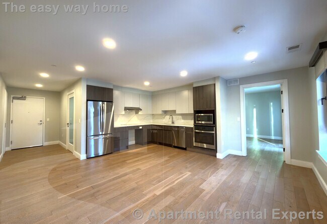 Building Photo - 9 Central St