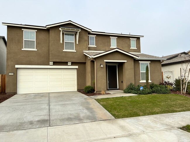 Building Photo - LARGE two-story 5 Bed 3 Bath Charmer just ...