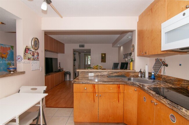 Foto del edificio - 1351 SW 125th Ave