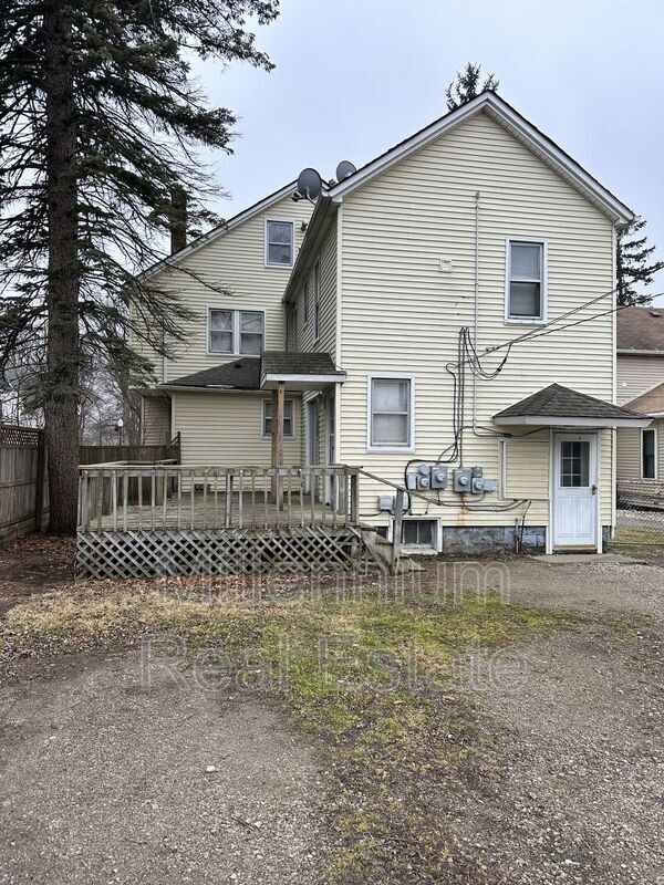 Building Photo - 96 S Washington St