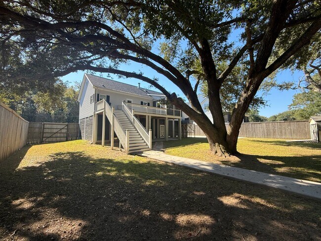 Foto del edificio - 3 Bedroom 2 Bath House in Lighthouse Point - James Island Charleston