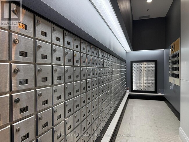 Building Photo - 19 Grand Trunk Crescent