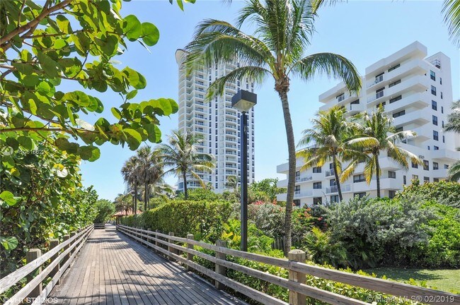 Building Photo - 4301 Collins Ave