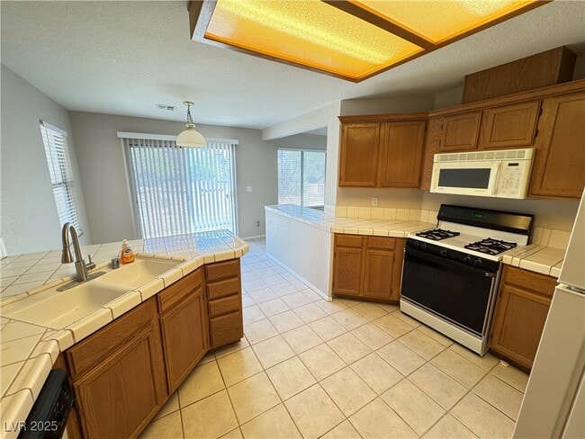 Building Photo - 7273 Vista Bonita Dr