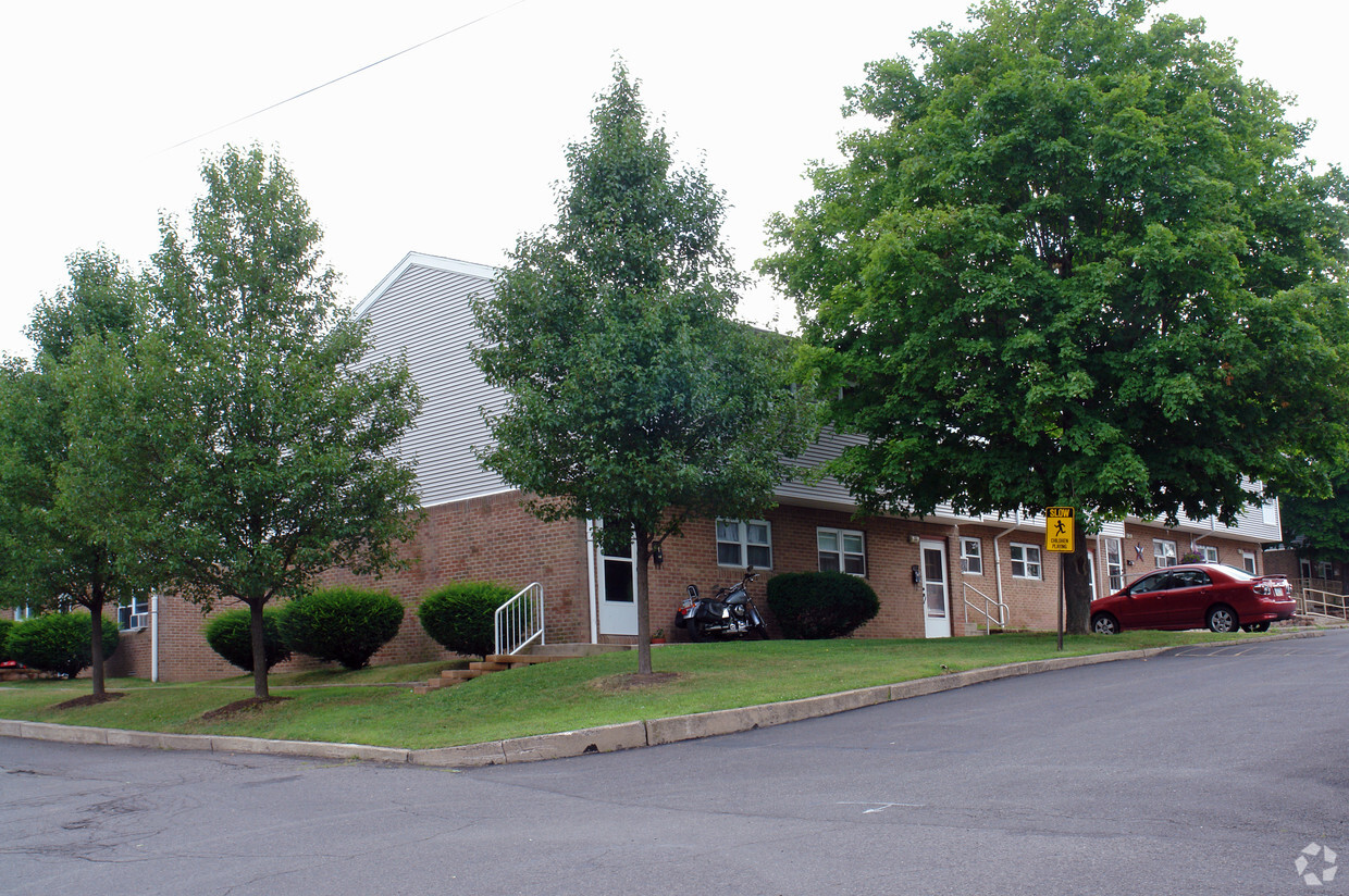 Building Photo - Raspberry Hill Housing