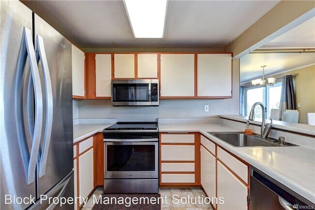 Building Photo - 1 br, 1 bath House - 28606 16th Ave S #304