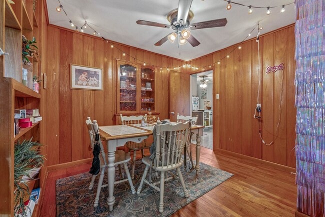 Building Photo - AVAILABLE NOW--- 3 Bed, 1.5 Bath in Eastgate