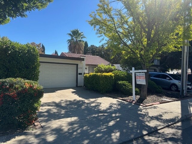 Primary Photo - 304 N Riverside Dr