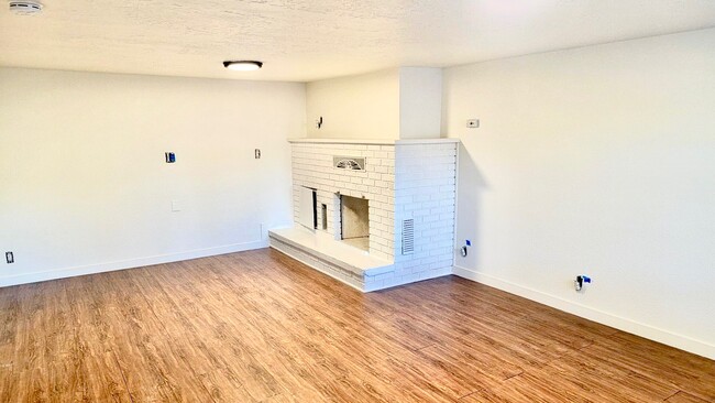 Building Photo - 1323 5th St N