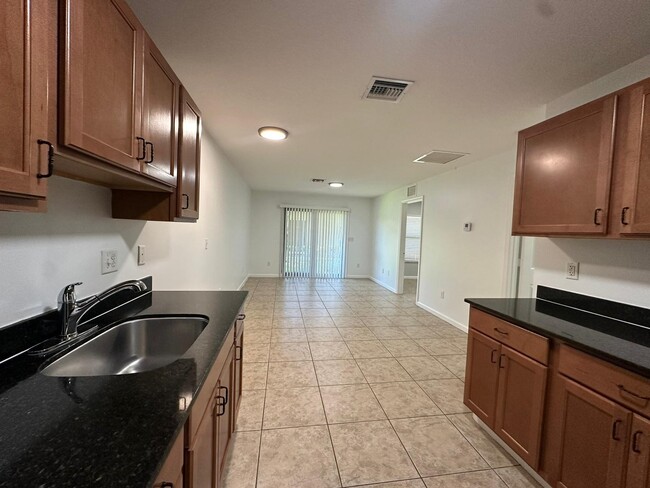 Building Photo - Villas Apartments in Fort Lauderdale