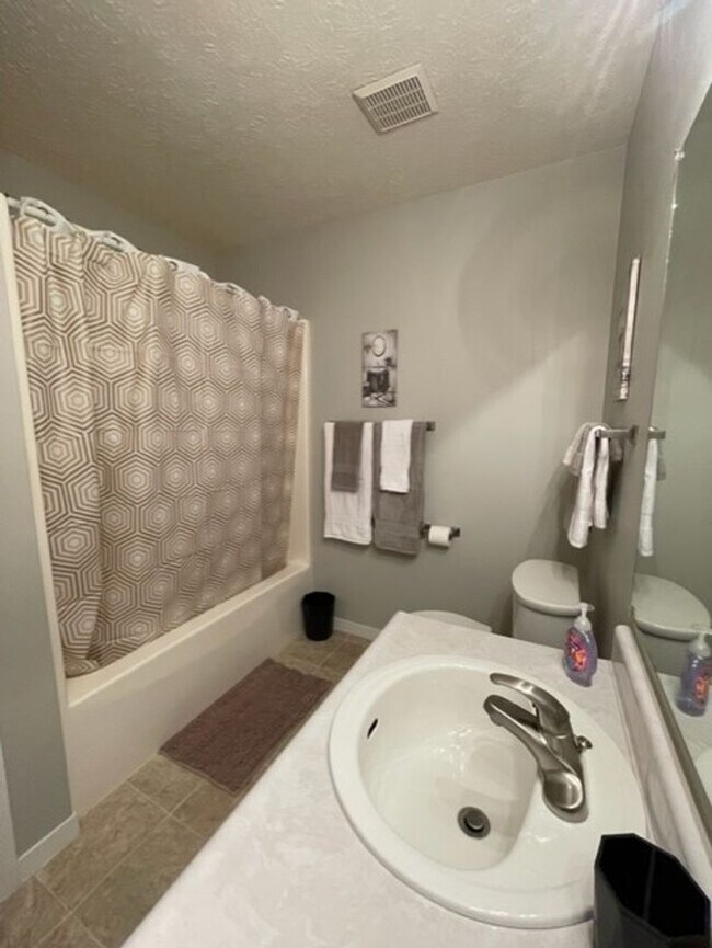 Foto del edificio - Sherwood Green Condo