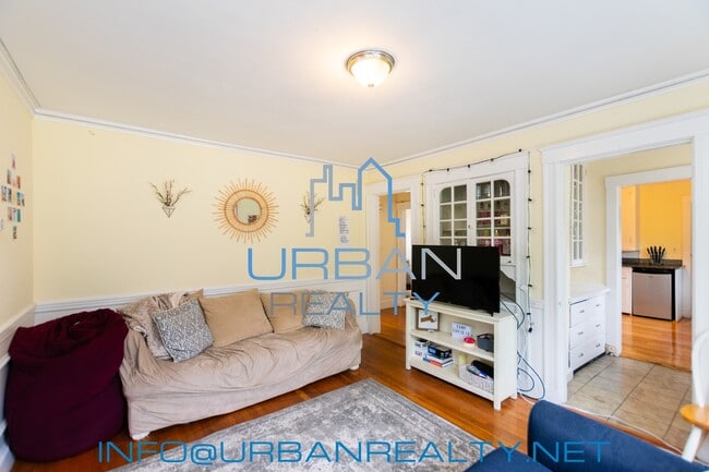 Living Room 1 - 299 Foster St