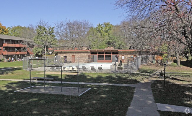 Piscina - Riverwood Apartments