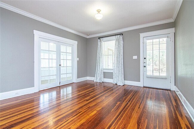 Foto del edificio - 310 E Idlewild Ave
