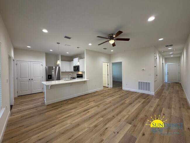 Building Photo - Beautiful 2 Bedroom Duplex in Fort Walton Beach near Beal Parkway!