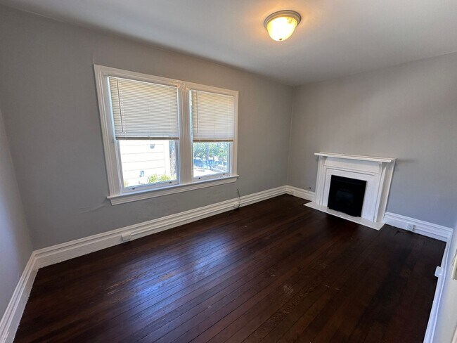 Building Photo - 82-86 Pond Street/3870-3872 17th Street (1...